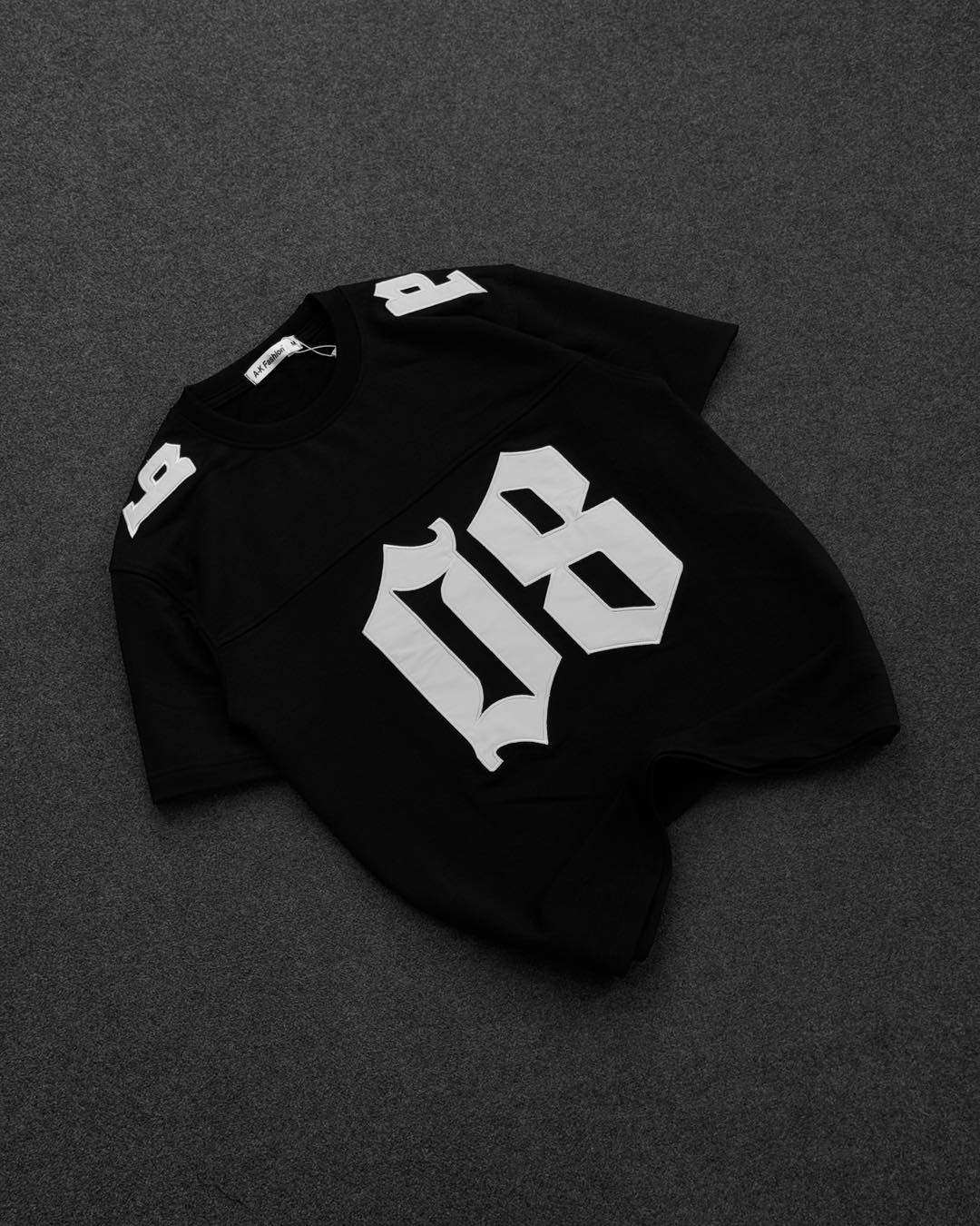 08 Varsity Oversized Graphic T-Shirt