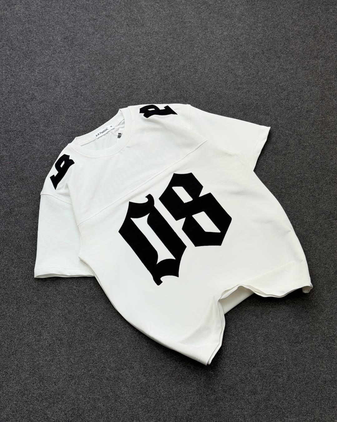 08 Varsity Oversized Graphic T-Shirt